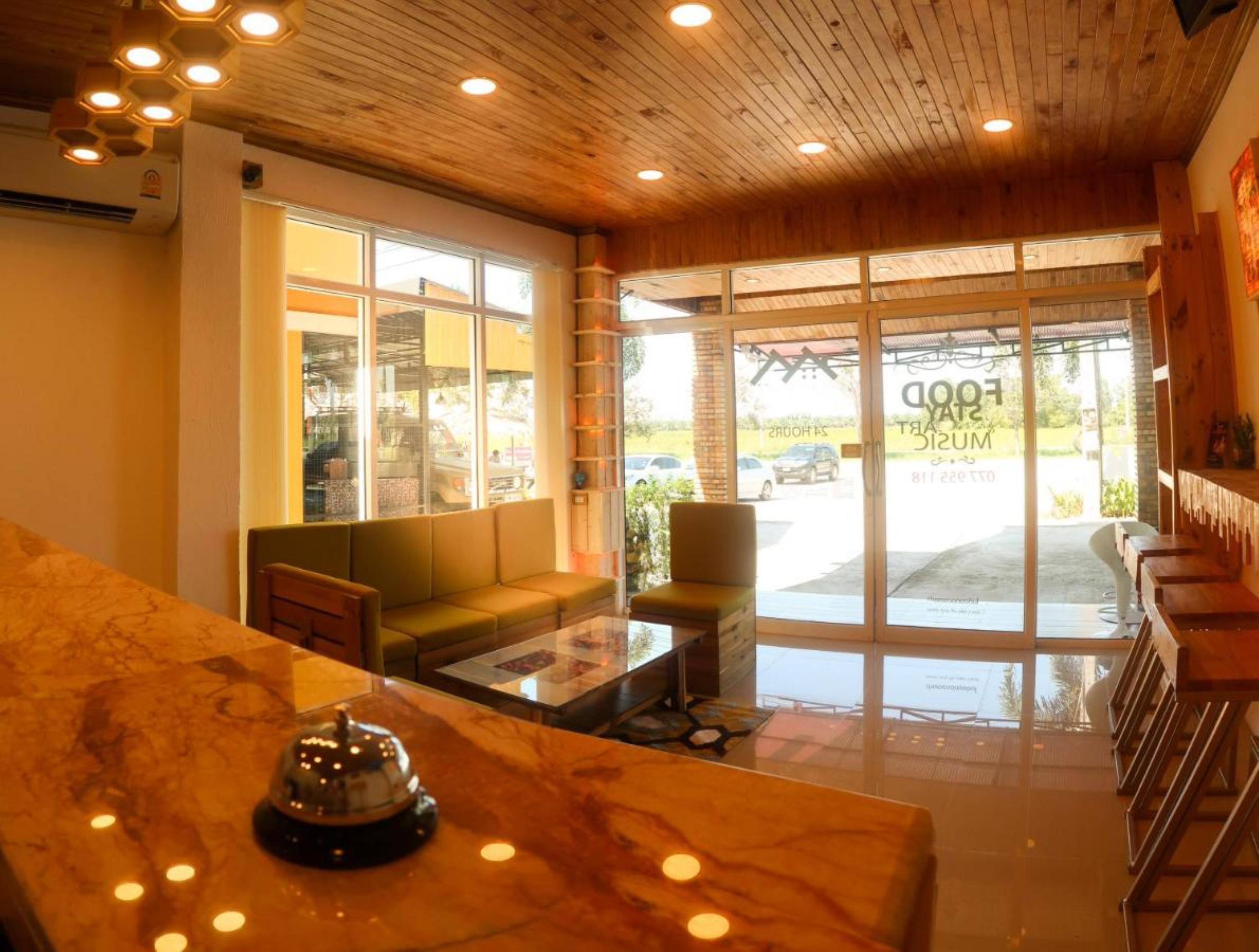 Baan Urt Suratthani Airport Hotel 3*